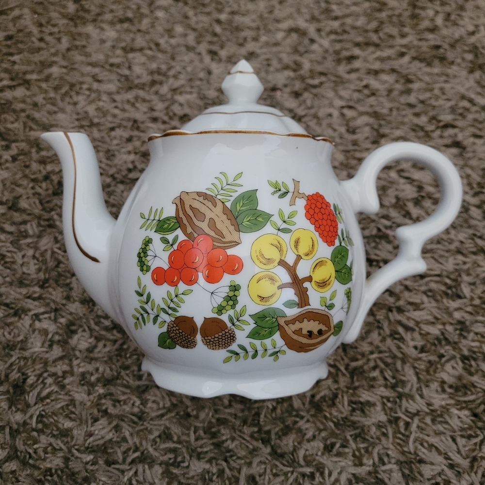 *sold* Vintage 1970s Teapot - Discounted Shipping!